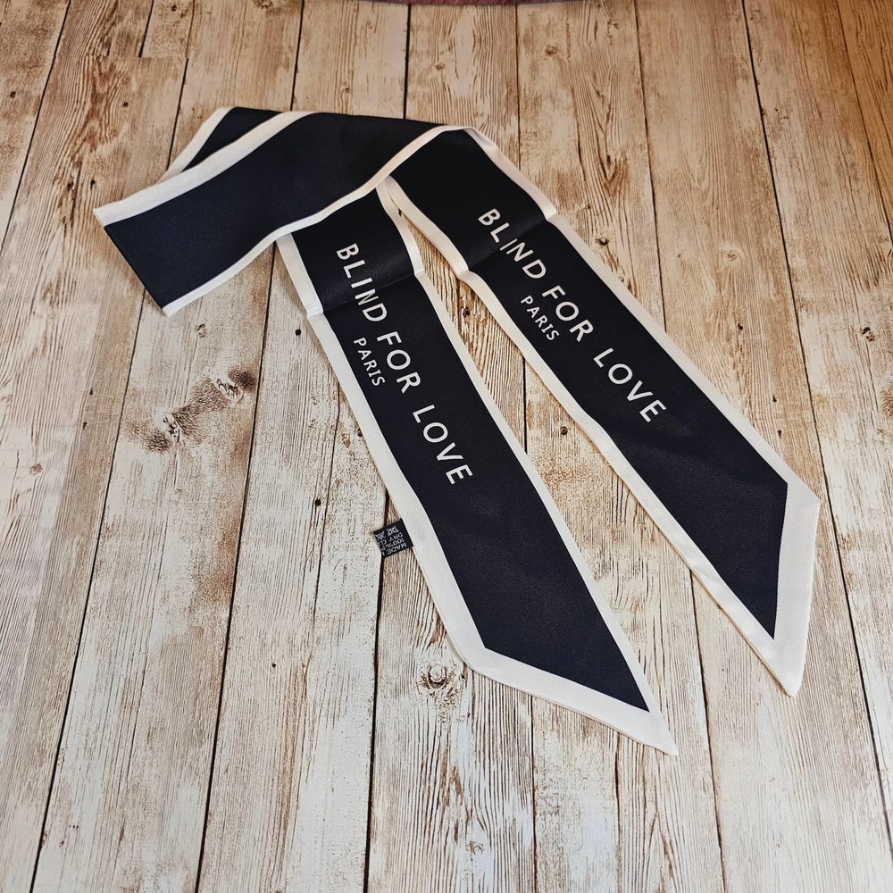 Women's twilly scarf